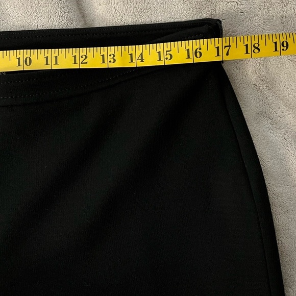 St. John Caviar Black Cigarette Ankle Pants Size 12 Side Zip Closure Wool Blend - Picture 11 of 13